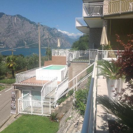 Villa Arianna Panoramic Apartments Мальчезине Экстерьер фото