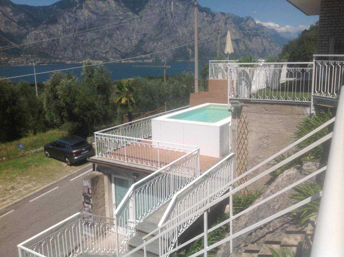 Villa Arianna Panoramic Apartments Мальчезине Экстерьер фото