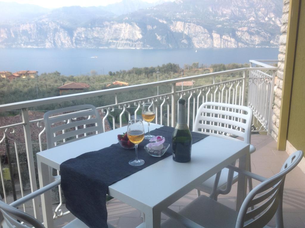 Villa Arianna Panoramic Apartments Мальчезине Экстерьер фото