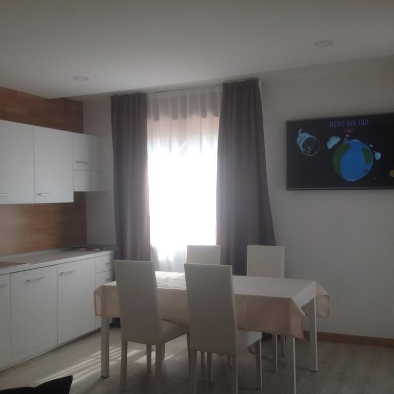 Villa Arianna Panoramic Apartments Мальчезине Экстерьер фото
