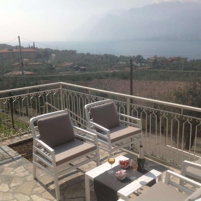 Villa Arianna Panoramic Apartments Мальчезине Экстерьер фото