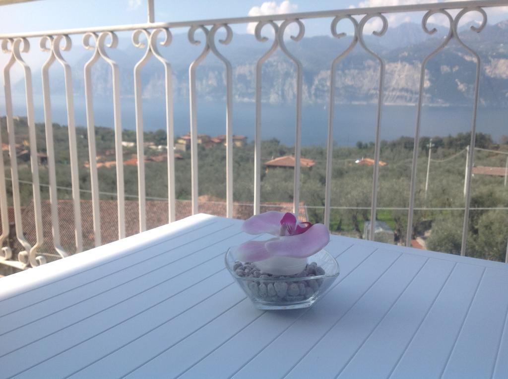 Villa Arianna Panoramic Apartments Мальчезине Экстерьер фото