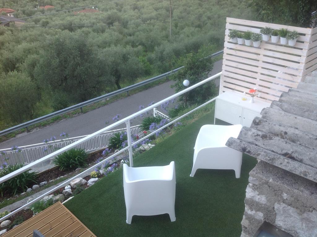 Villa Arianna Panoramic Apartments Мальчезине Экстерьер фото