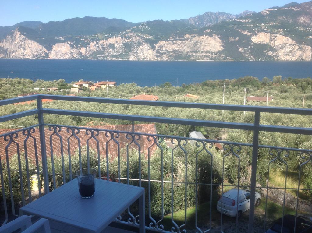 Villa Arianna Panoramic Apartments Мальчезине Экстерьер фото